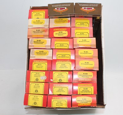 Lot 716 - Large box of twenty-five Hornby bogie coaches:...