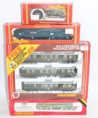 Lot 721 - Four Hornby diesel items: R687 BR 3-car DMU (E-...