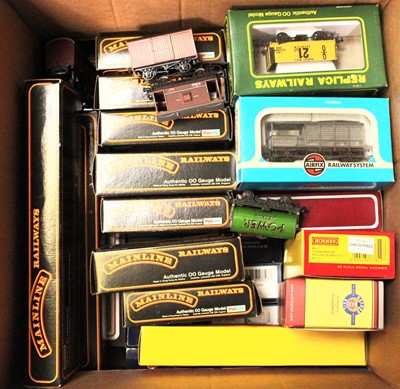 Lot 741 - Large box containing 56 goods wagons: 33...