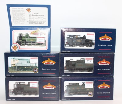 Lot 773 - Five 00 gauge Bachmann Branchline tank & one...