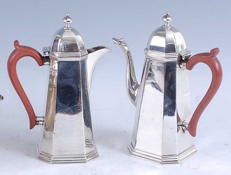 Lot 217 - An Art Deco silver coffee pot and matching hot...