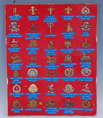 Lot 277 - A collection of cap badges and insignia to...