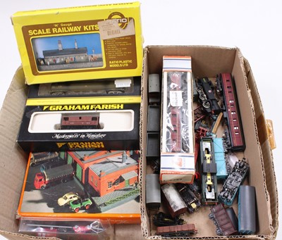 Lot 416 - An ‘N’ gauge collection comprising Arnold...