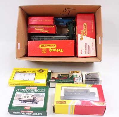 Lot 420 - Box containing mainly Triang 00 gauge items:...