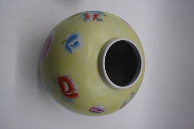 Lot 11 - A 20th century Chinese porcelain ginger jar...
