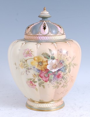 Lot 2079 - A large 1900 Royal Worcester porcelain jar and...