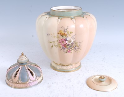 Lot 2079 - A large 1900 Royal Worcester porcelain jar and...