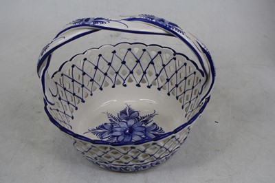 Lot 42 - A Victorian blue & white transfer decorated...