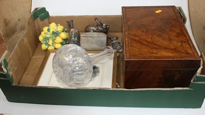 Lot 87 - A box containing a collection of various items...