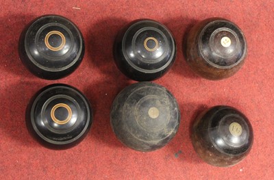 Lot 108 - A collection of 6 bowling balls