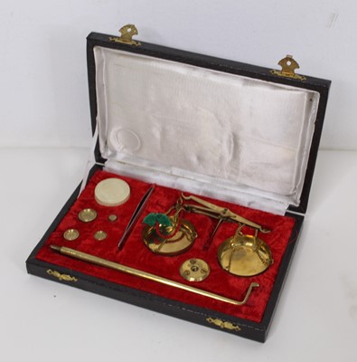 Lot 216 - A box of miscellaneous items, to include a...