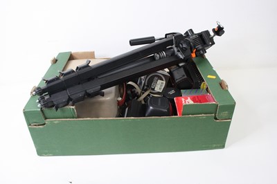 Lot 228 - A box of cameras, to include Prinzflex West...