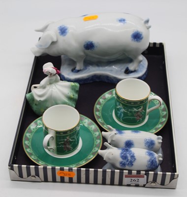 Lot 262 - A small collection of ceramics, to include a...