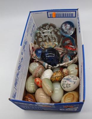 Lot 280 - A box containing a collection of various glass...