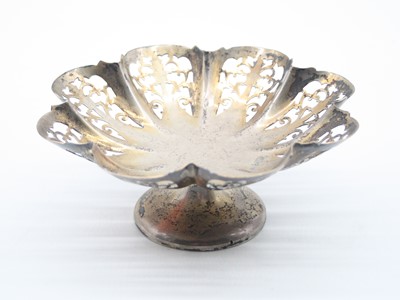 Lot 402 - A George V silver bonbon dish, of pierced...