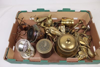 Lot 432 - A box of miscellaneous items to include brass...