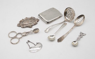 Lot 469 - A small collection of miscellaneous items to...