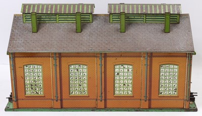 Lot 274 - 1935-41 Hornby No.E2E engine shed, green base,...