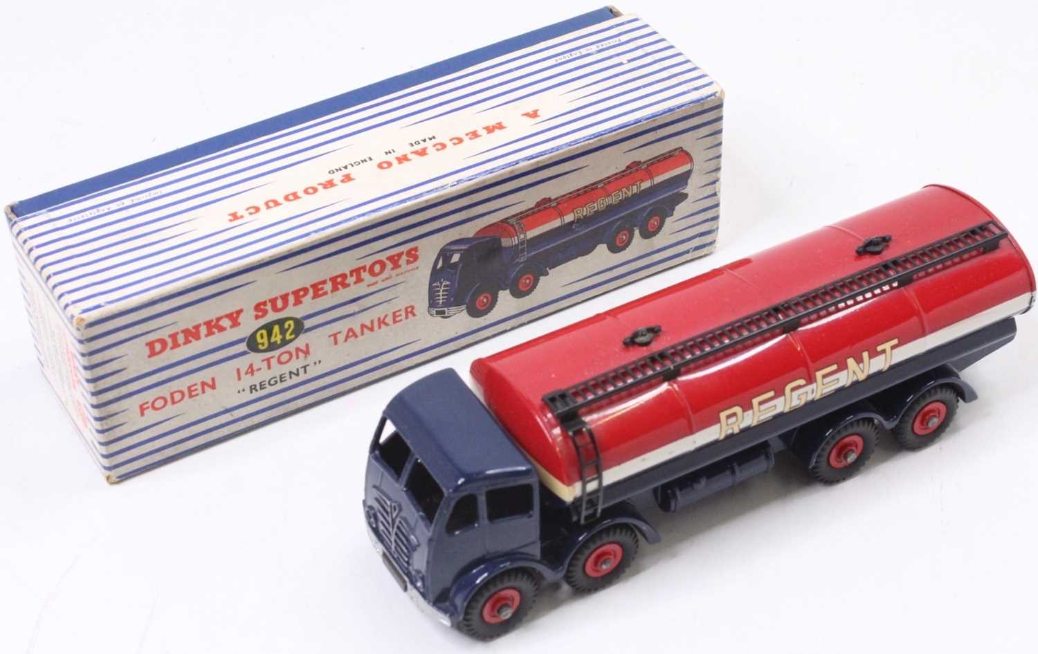 値下げしました！DINKY TOYS DINKY TOYS 694 GERMAN Hanomag Half Track 7.5cm Tank Destroyer