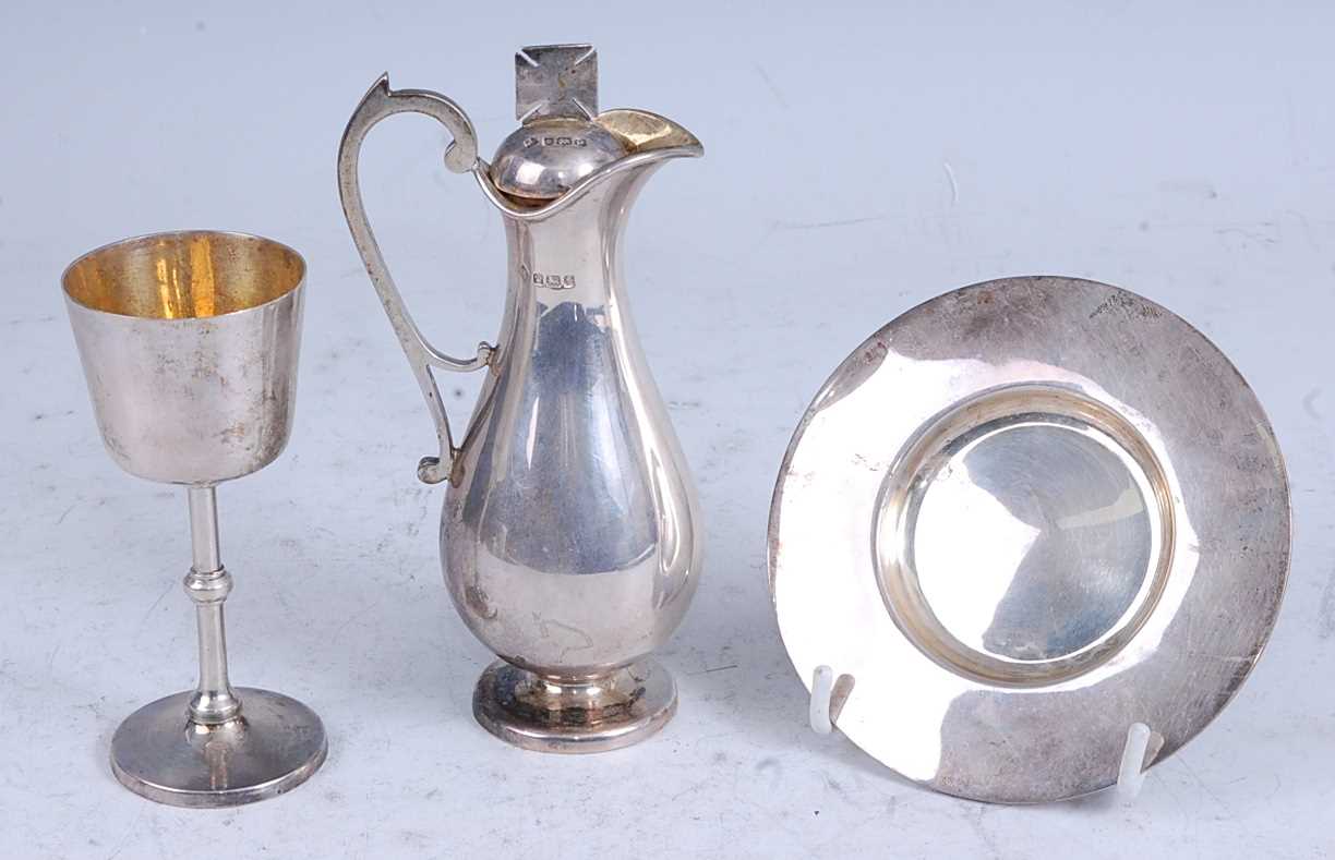 Lot 241 - An early 20th century silver three-piece...