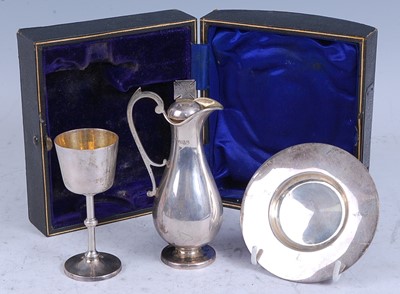 Lot 241 - An early 20th century silver three-piece...