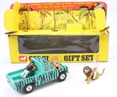Lot 1599 - Corgi Toys Gift Set 7 Daktari Land Rover -...