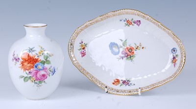 Lot 2066 - An early 20th century Meissen porcelain vase,...