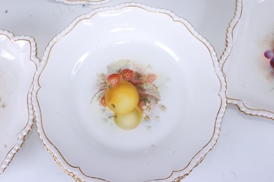 Lot 2086 - A 1917 Royal Worcester porcelain dessert...