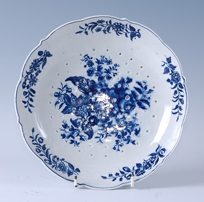Lot 2075 - An 18th century Worcester porcelain cheese...