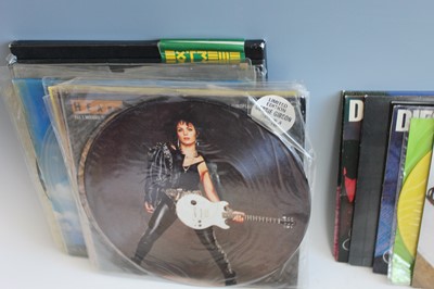Lot 1064 - A collection of 10 and 12" vinyl, mainly being...