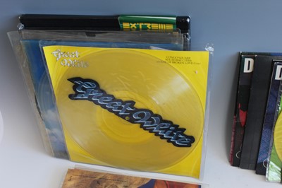 Lot 1064 - A collection of 10 and 12" vinyl, mainly being...