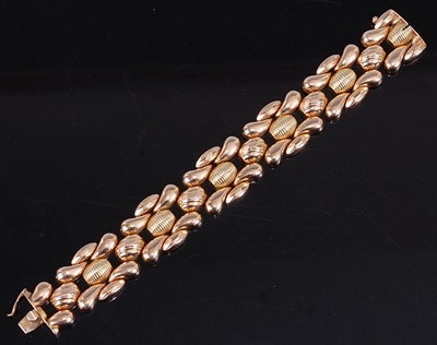 Lot 269 - A mid-20th century 18 carat gold chunky...