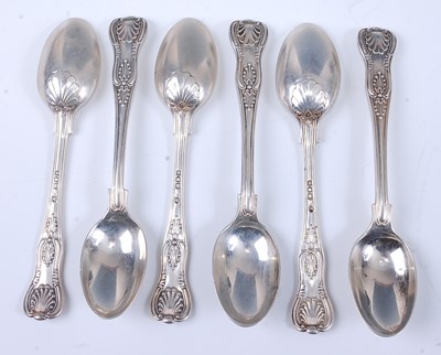 Lot 2142 - A set of twelve Edwardian silver teaspoons in...