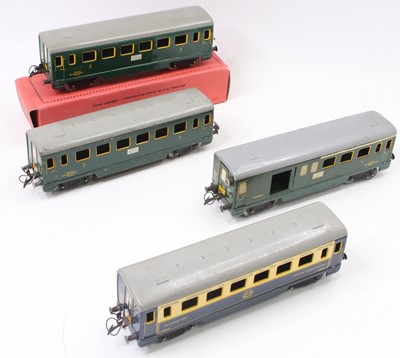 Lot 284 - Four French Trains Hornby bogie coaches: OV...