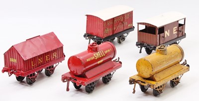 Lot 287 - Five early Hornby wagons, all open axle guard:...