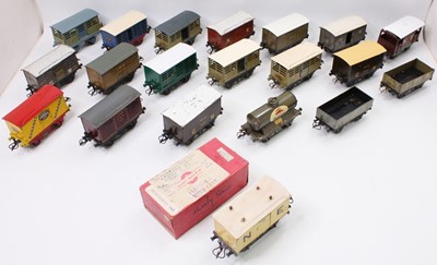 Lot 291 - Large tray of 20 Hornby 4-wheel wagons...