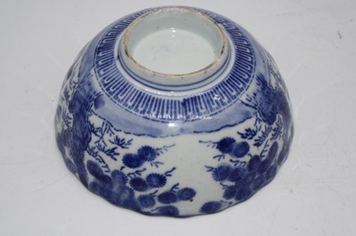 Lot 39 - A blue & white transfer decorated porcelain...