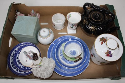 Lot 88 - A box of various ceramics to include Aynsley...