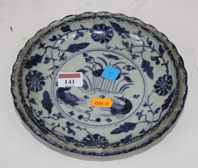Lot 141 - A 20th century blue & white dish, dia. 21cm