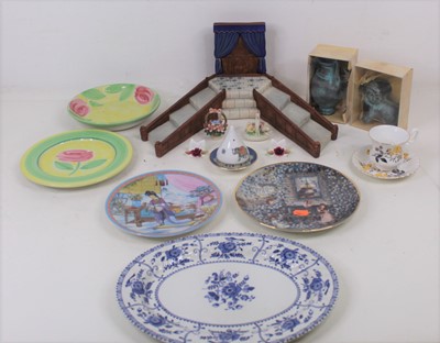 Lot 201 - A box of ceramics to include a Villeroy & Boch...