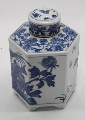 Lot 295 - A 20th century Chinese blue & white porcelain...
