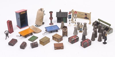 Lot 396 - A collection of O gauge small accessories...