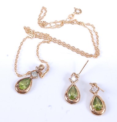 Lot 2522 - A yellow metal, peridot and topaz pendant and...
