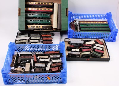 Lot 623 - 70+ various manufactured and kit built 00...