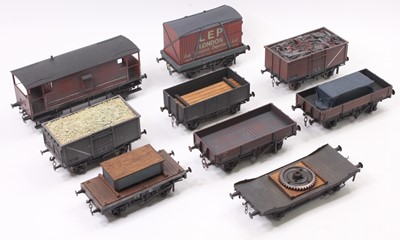 Lot 185 - Collection of Gauge 1, 10mm scale plastic and...