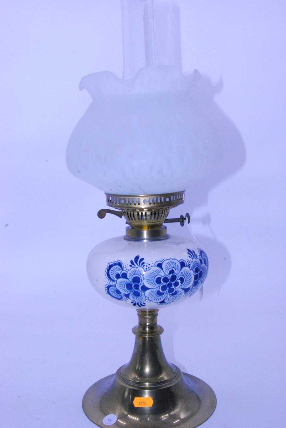 Lot 10 - A 20th century oil lamp having an opalescent...