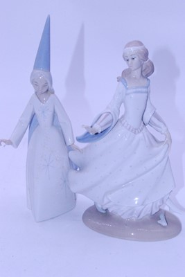 Lot 27 - A Lladro Spanish porcelain model of a...