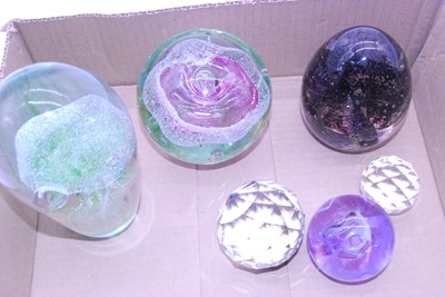 Lot 33 - A collection of six glass paperweights to...
