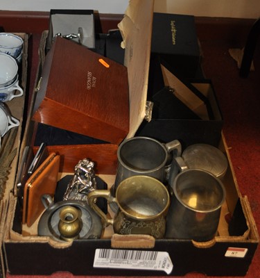 Lot 87 - A box of miscellaneous items, to include an...