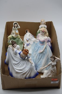 Lot 204 - A collection of figurines, mainly being Royal...